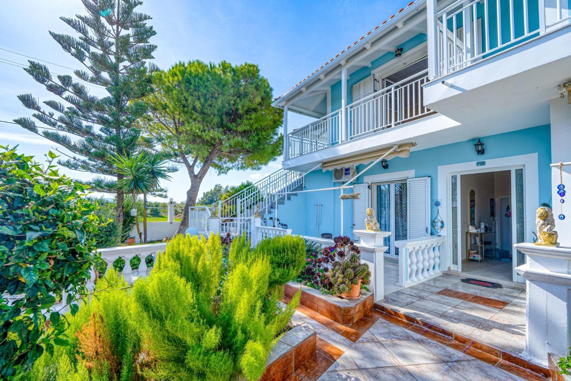 Stathis Beachfront Luxury Apartment *